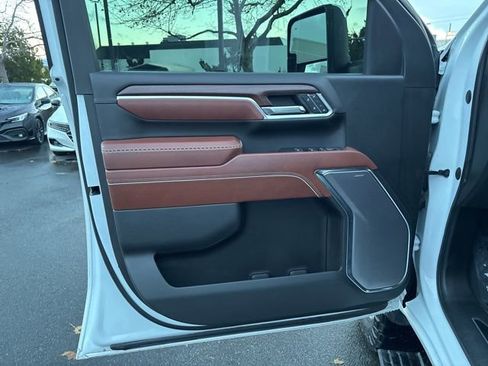 Used 2024 GMC Sierra 2500 Denali Ultimate image 12