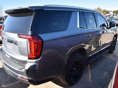 Used 2022 GMC Yukon SLT w/ SLT Premium Package image 6