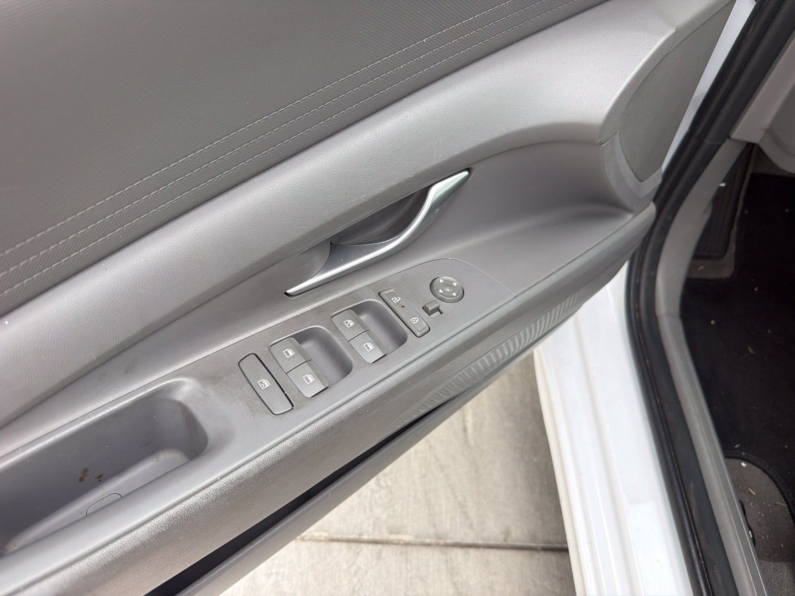 Used 2024 Hyundai Elantra SEL FWD image 11