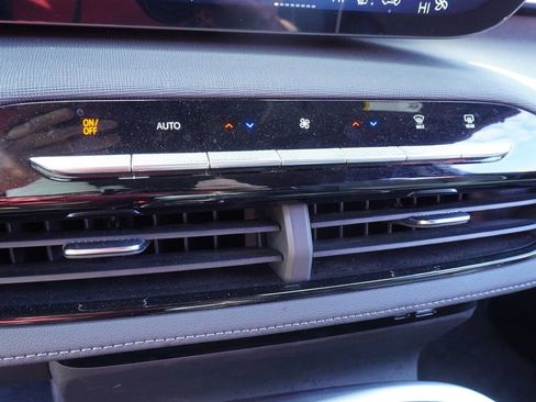 Certified 2025 Buick Enclave Preferred image 19