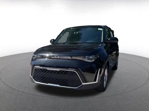 Used 2025 Kia Soul LX w/ LX Technology Package FWD image 7