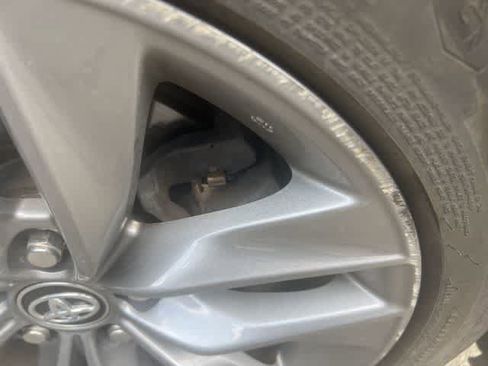 Used 2019 Toyota Avalon XLE w/ Moonroof Package image 8