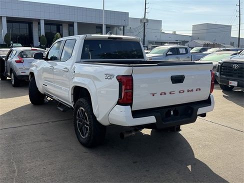 Used 2024 Toyota Tacoma TRD Sport image 7