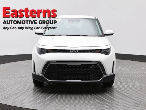 Used 2025 Kia Soul LX FWD image 2