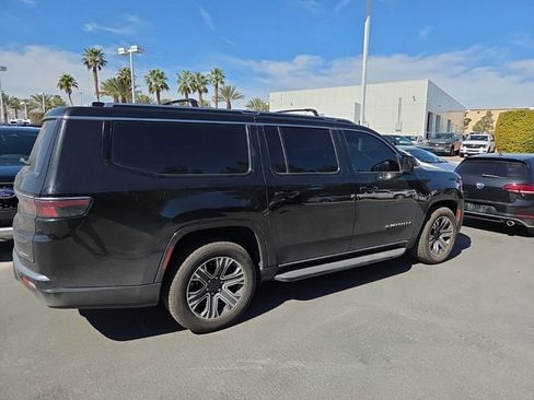 Used 2024 Jeep Wagoneer L Series II image 3