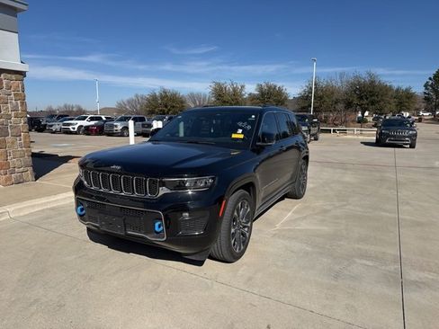 Used 2022 Jeep Grand Cherokee Overland w/ Luxury Tech Group IV image 9