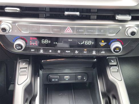 New 2025 Kia Telluride S image 14