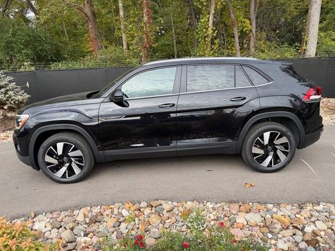 New 2026 Volkswagen Atlas Cross Sport SE AWD/4WD image 2
