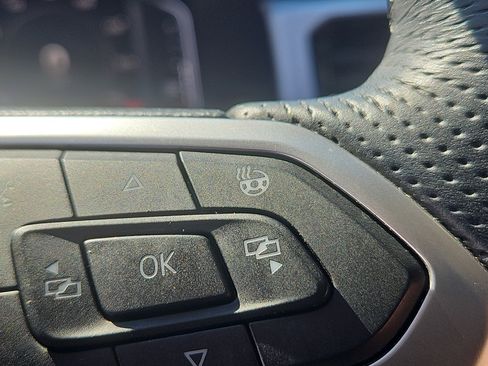 Used 2023 Volkswagen Atlas SEL Premium image 17