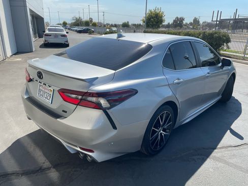 Used 2023 Toyota Camry SE image 5