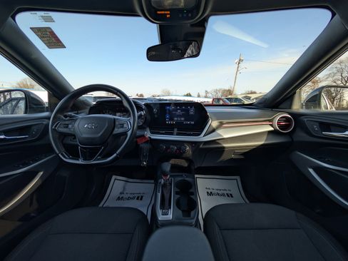 Used 2024 Chevrolet Trax RS w/ Sunroof Package image 2