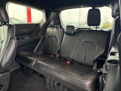 Used 2025 Chrysler Pacifica Select FWD image 22