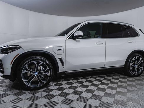 Used 2023 BMW X5 xDrive45e w/ Parking Assistance Package image 9