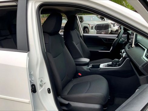 Used 2025 Toyota RAV4 LE image 9