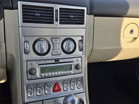 Used 2006 Chrysler Crossfire Limited image 9