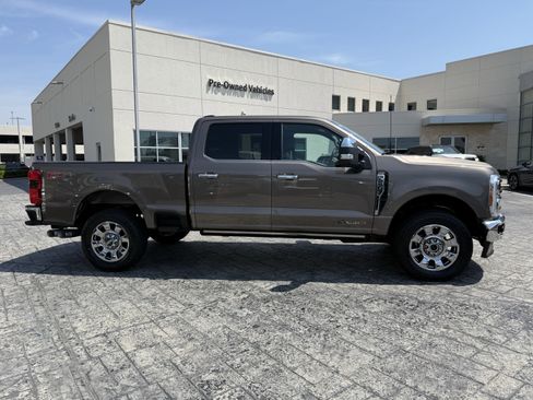 Used 2023 Ford F250 Lariat w/ Lariat Ultimate Package AWD/4WD image 9