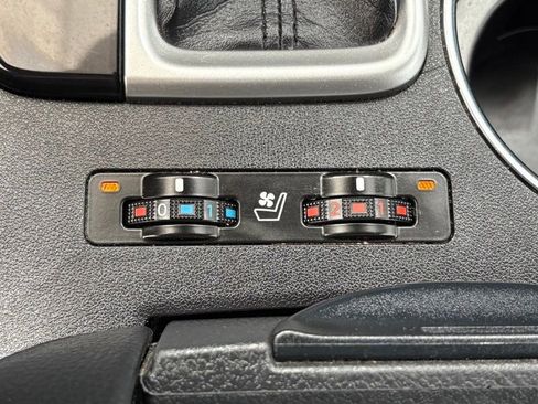 Used 2019 Toyota Highlander AWD V6 image 39