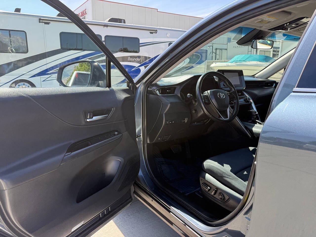 Used 2024 Toyota Venza LE AWD/4WD image 13
