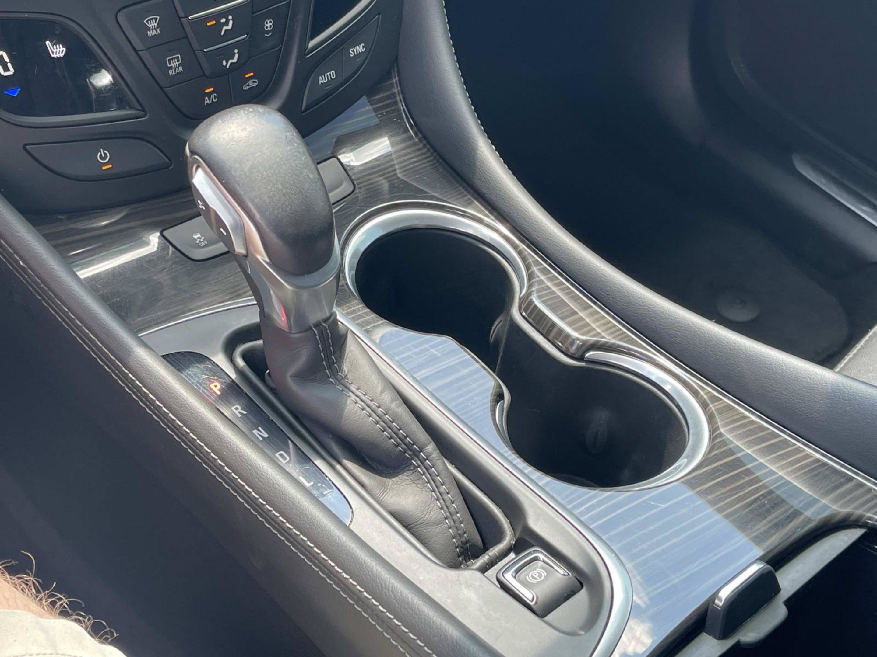 Used 2020 Buick Envision Essence FWD image 34