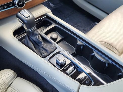 Used 2020 Volvo XC90 T6 Inscription w/ Protection Package Premier image 16