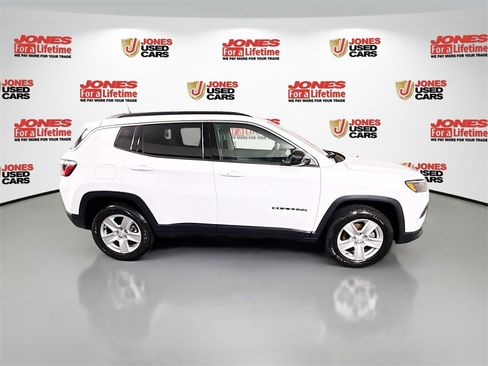 Used 2022 Jeep Compass Latitude w/ Sun and Sound Group image 18