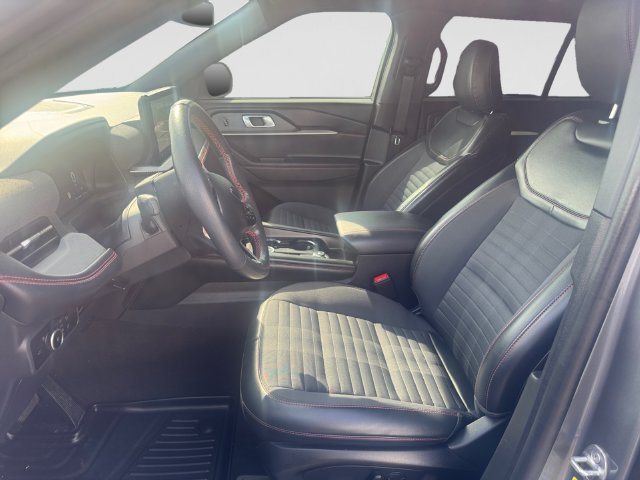 Used 2025 Ford Explorer ST-Line w/ Premium Package RWD image 11