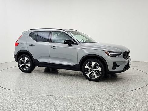 New 2026 Volvo XC40 B5 Plus w/ Protection Package Premier AWD/4WD image 3