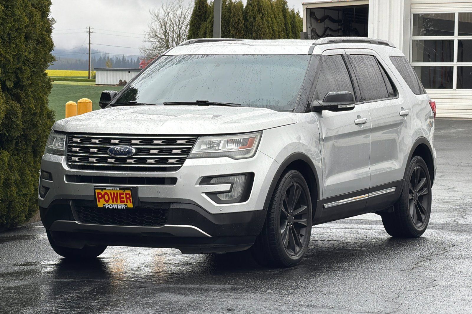 Used 2017 Ford Explorer XLT w/ Equipment Group 202A FWD image 8