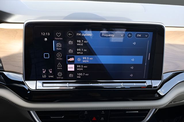 Certified 2024 Volkswagen Atlas SE FWD image 25
