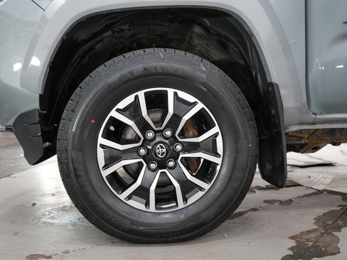 Used 2020 Toyota Tacoma TRD Sport AWD/4WD image 30