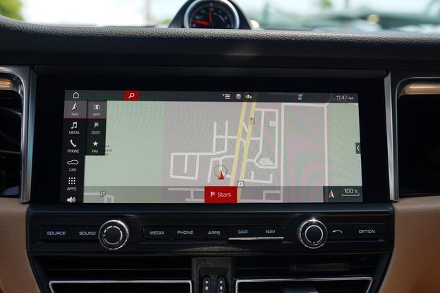 Used 2020 Porsche Macan AWD/4WD image 32