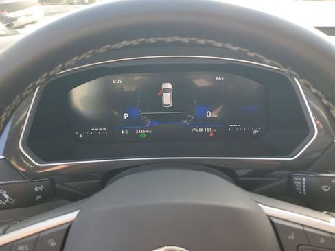 Certified 2024 Volkswagen Tiguan SE w/ Panoramic Sunroof Package image 23