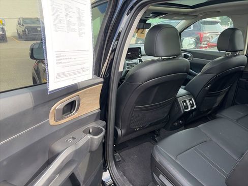 Used 2023 Kia Sorento S w/ Panoramic Sunroof Package AWD/4WD image 12