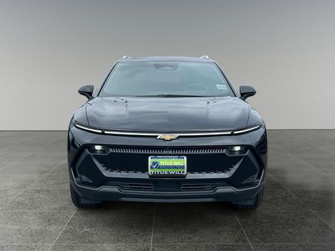 New 2026 Chevrolet Equinox EV LT AWD/4WD image 2