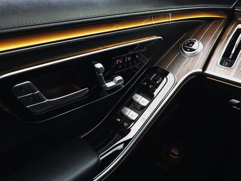 Used 2021 Mercedes-Benz S 580 4MATIC Sedan w/ Warmth & Comfort Package image 45