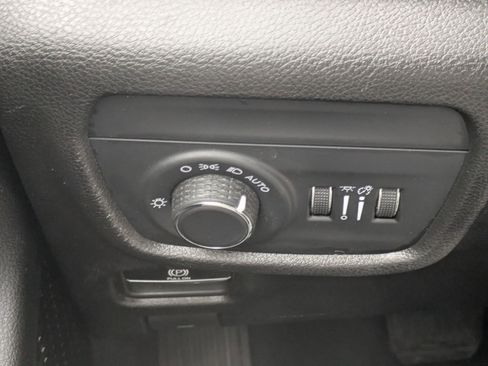 Used 2023 Jeep Grand Cherokee L Laredo image 16