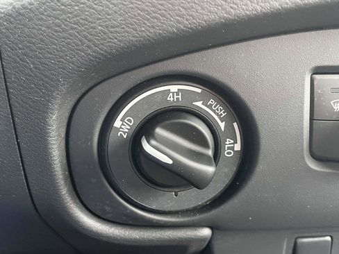 Used 2024 Nissan Frontier PRO-4X AWD/4WD image 11