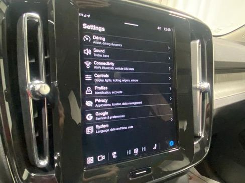 Used 2025 Volvo XC40 B5 Core image 23