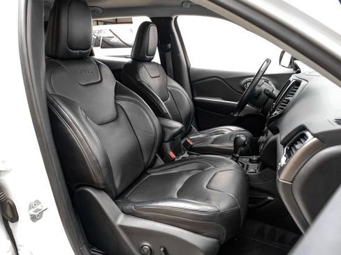 Used 2019 Jeep Cherokee Limited w/ Luxury Group AWD/4WD image 36