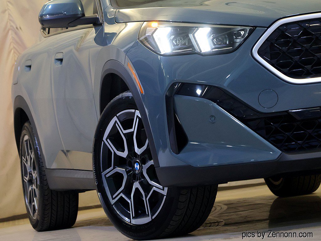 Certified 2025 BMW X2 xDrive28i AWD/4WD image 4