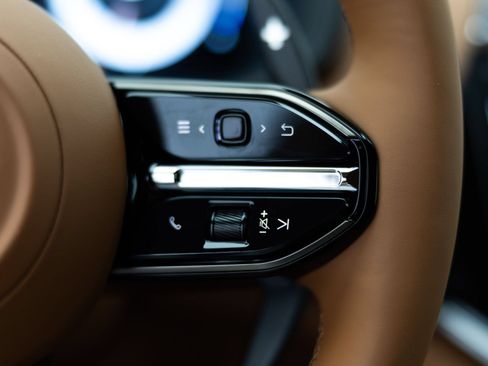 Used 2026 Aston Martin DBX S AWD/4WD image 29