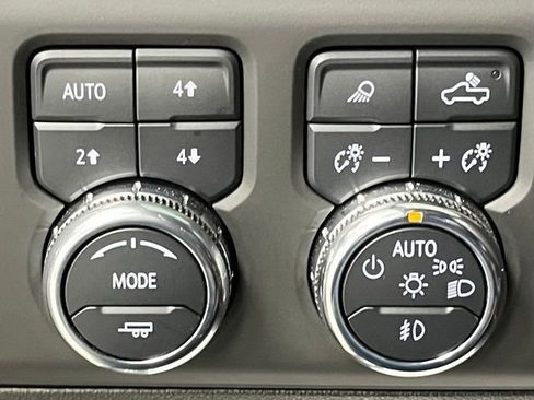 Used 2024 GMC Sierra 3500 Denali Ultimate AWD/4WD image 32