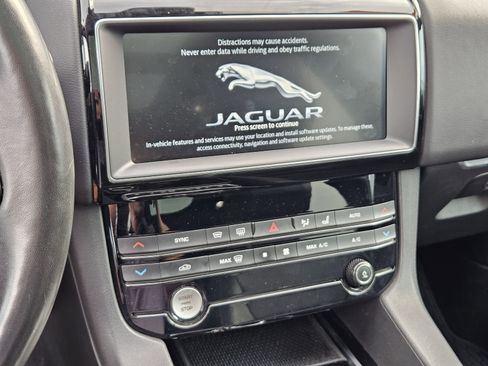 Used 2019 Jaguar F-PACE Premium AWD/4WD image 19