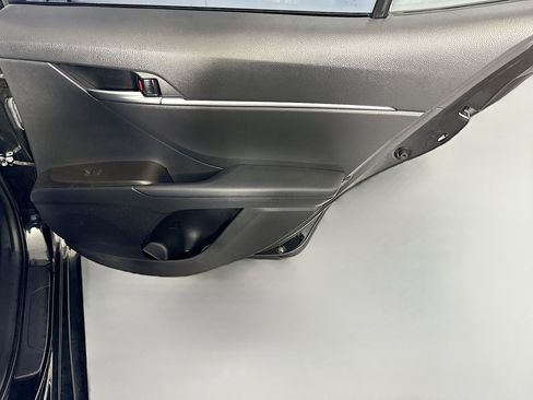 Used 2021 Toyota Camry LE image 27