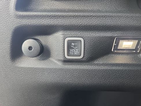 Used 2025 Jeep Grand Cherokee L Altitude image 7