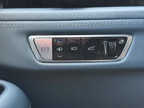 Certified 2025 Cadillac Escalade IQ Luxury 2 w/ LPO, Premium Carpet Package AWD/4WD image 30