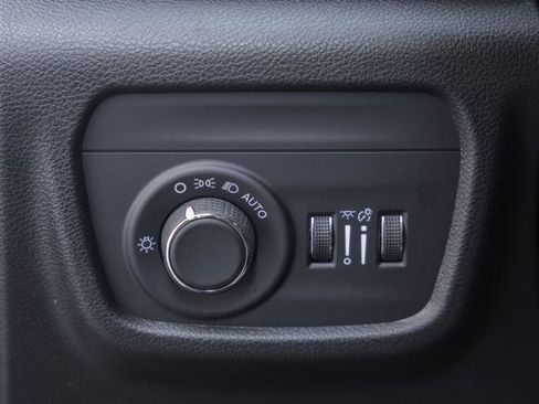 Used 2025 Jeep Grand Cherokee Altitude image 39