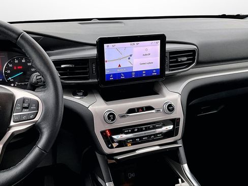 Used 2023 Ford Explorer XLT w/ Equipment Group 202A image 6