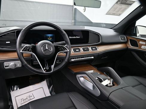 Used 2025 Mercedes-Benz GLE 450e 4MATIC w/ Winter Package image 12
