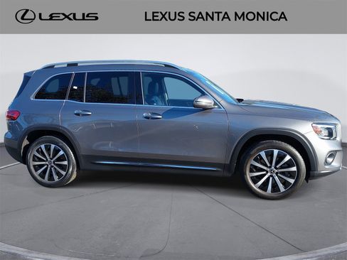 Used 2022 Mercedes-Benz GLB 250 w/ Premium Package Lite image 4